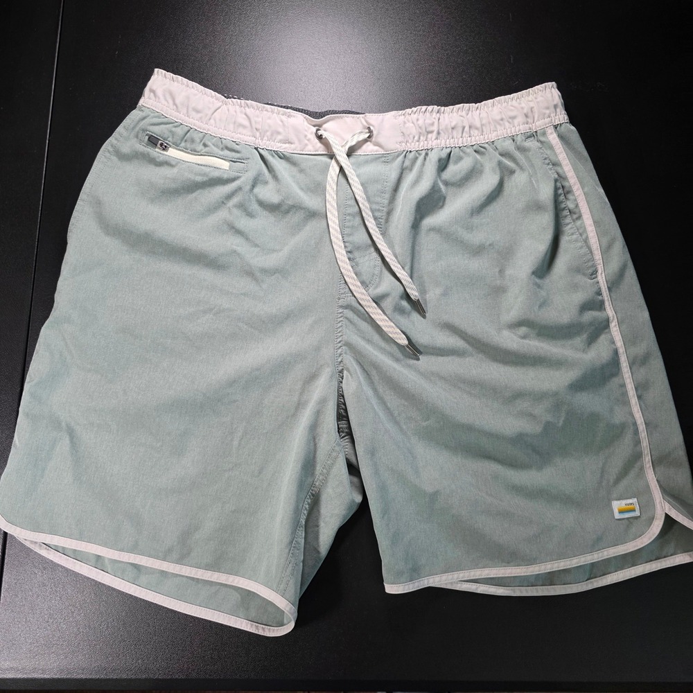 Vuori Banks Shorts Mens XL Dusty Sage Green Heather V330 Performance Athletic